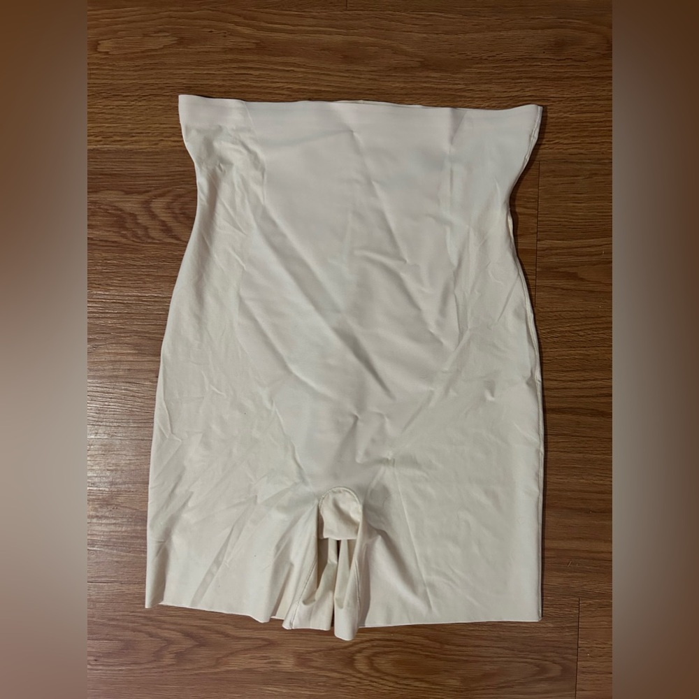 Yummie Seamless Solutions High Waist Thigh Shaper - Picture 4 of 4